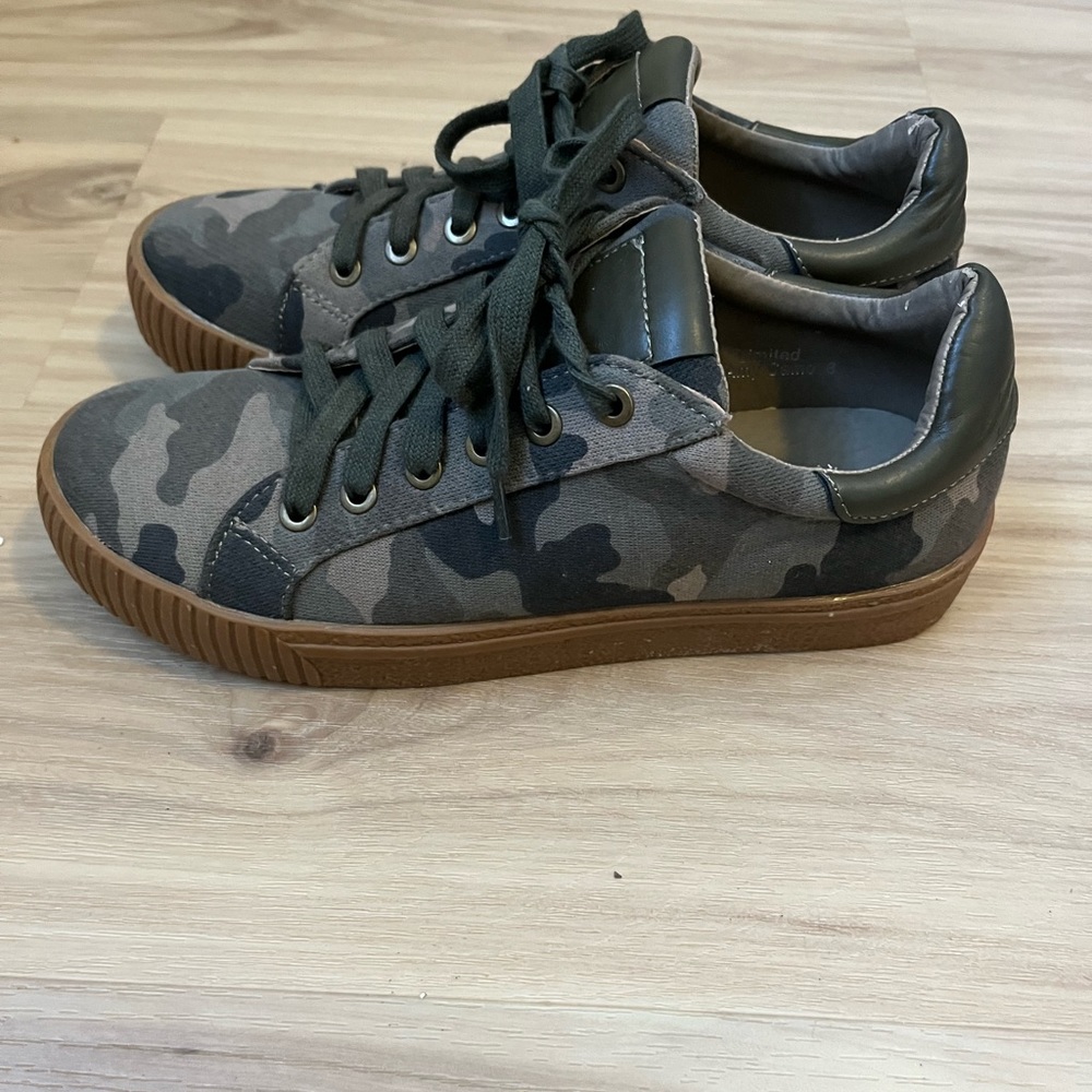 Vintage Havana limited Amy camo size 8 sneakers